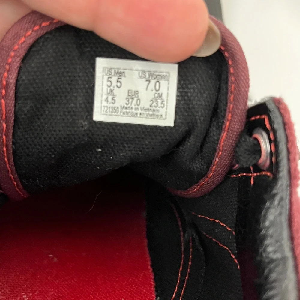 Vans Old Skool Stackform Disney Womens 7 Mahogany Poison Apple‎ Suede Platform